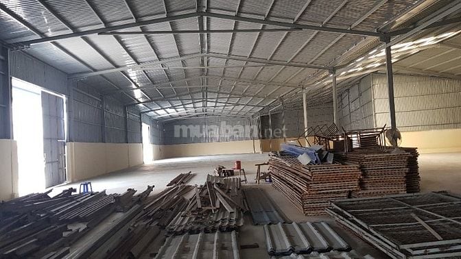Nhà xưởng cho thuê thới tam thôn hoc môn dt: 2500m giá 70 triêu