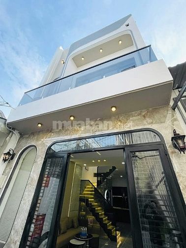 Đi nước ngoài bán gấp nhà Ni Sư Huỳnh Liên, P10, Tân Bình. Chỉ 3,25tỷ