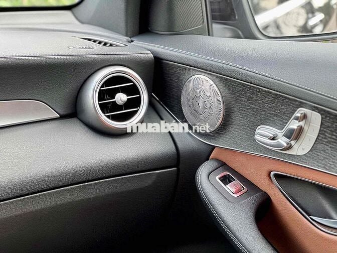 Mercedes Benz GLC 2022 300 4Matic - 26000 km