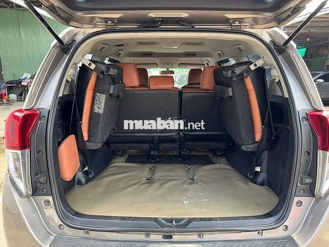 Toyota Innova 2016 2.0E,số sàn, màu đồng,16v3 km
