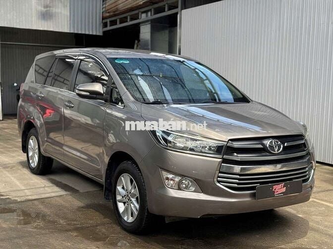 Toyota Innova 2016 2.0E,số sàn, màu đồng,16v3 km