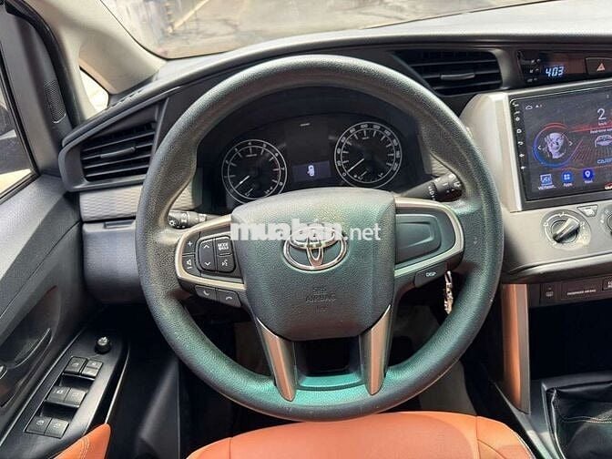 Toyota Innova 2016 2.0E,số sàn, màu đồng,16v3 km