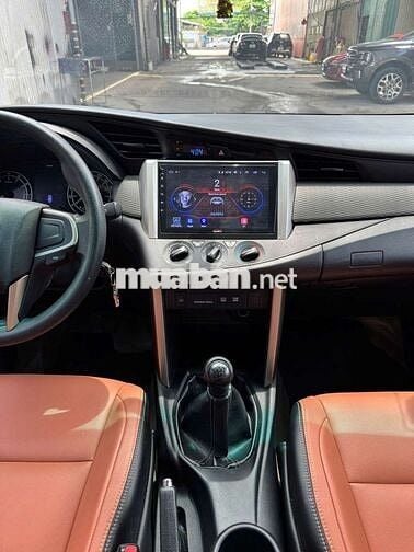 Toyota Innova 2016 2.0E,số sàn, màu đồng,16v3 km