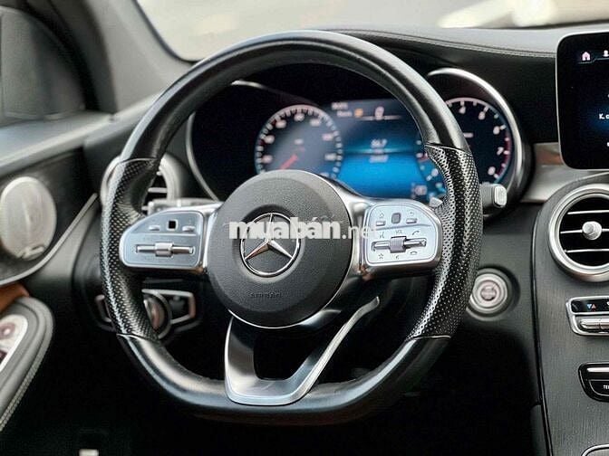 Mercedes Benz GLC 2022 300 4Matic - 26000 km