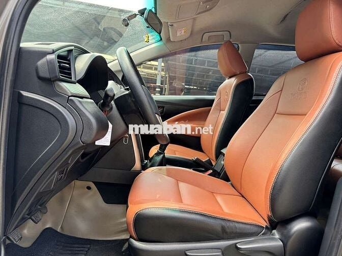 Toyota Innova 2016 2.0E,số sàn, màu đồng,16v3 km