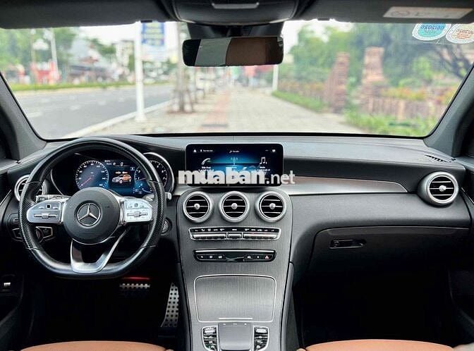 Mercedes Benz GLC 2022 300 4Matic - 26000 km