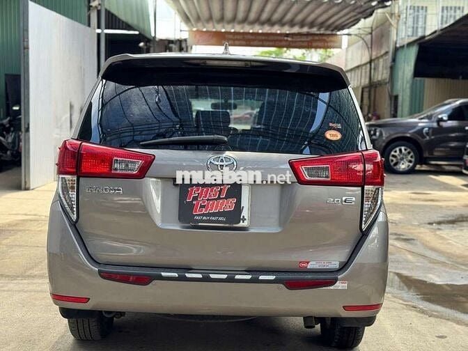 Toyota Innova 2016 2.0E,số sàn, màu đồng,16v3 km
