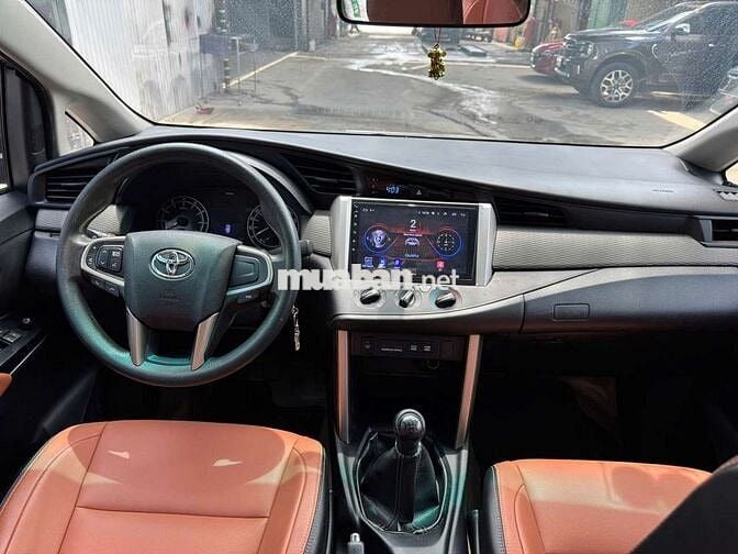 Toyota Innova 2016 2.0E,số sàn, màu đồng,16v3 km