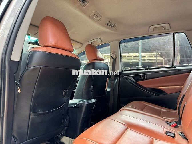 Toyota Innova 2016 2.0E,số sàn, màu đồng,16v3 km