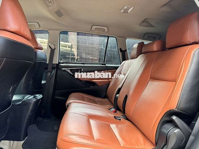 Toyota Innova 2016 2.0E,số sàn, màu đồng,16v3 km