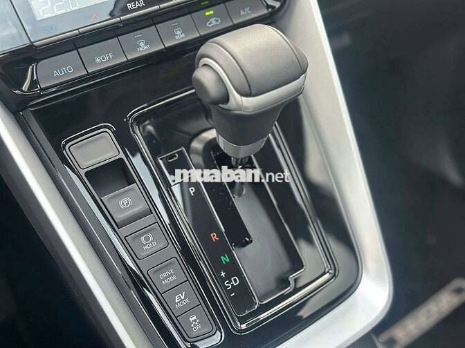 TOYOTA INNOVA CROSS HYBRID- 1900 km