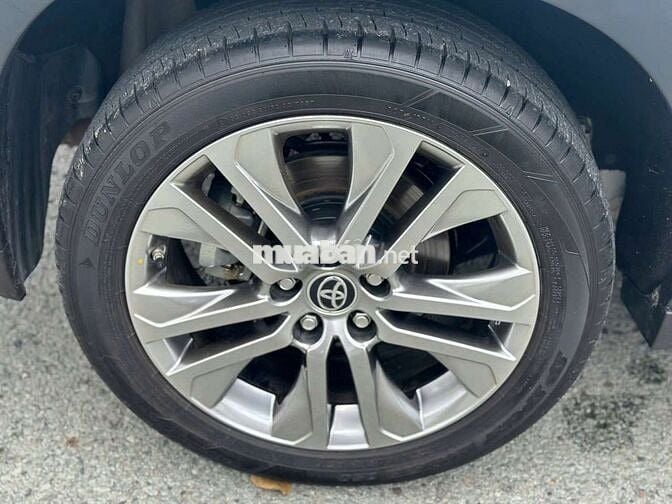 TOYOTA INNOVA CROSS HYBRID- 1900 km