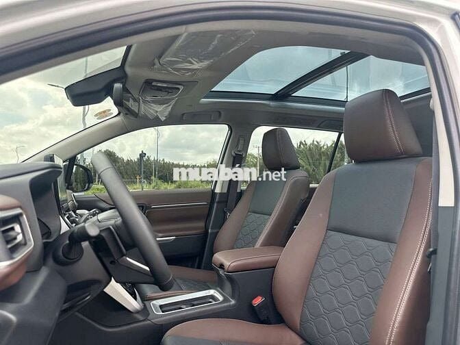TOYOTA INNOVA CROSS HYBRID- 1900 km