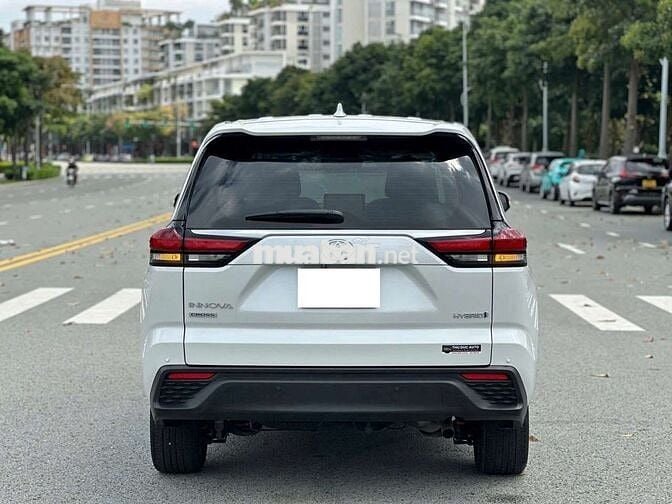 TOYOTA INNOVA CROSS HYBRID- 1900 km
