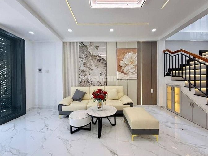 Bán Gấp nhà 52m2, 2 Tầng ở Cao Văn Lầu, Phường 2, Quận 6, Giá 2Tỷ380TL