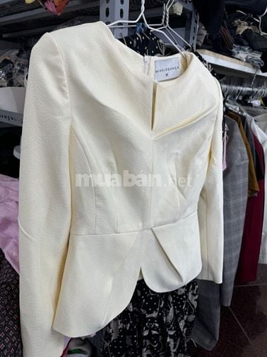 Nhung Tailor cần thêm đồng đội chuyên sửa quần áo 