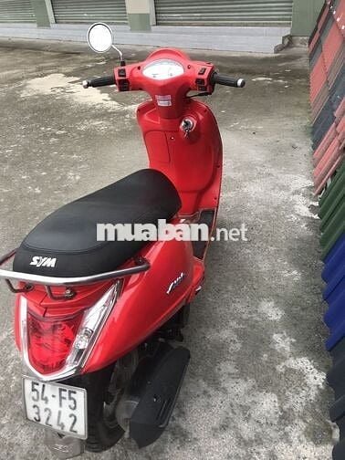 Atila Elizaberth Fi màu đỏ biển số tphcm