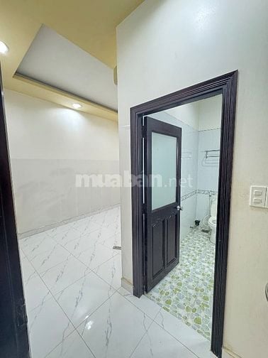 Bán tòa nhà căn hộ dịch vụ 16 phòng thang máy ngay góc ngã tư 