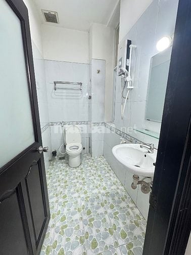 Bán tòa nhà căn hộ dịch vụ 16 phòng thang máy ngay góc ngã tư 