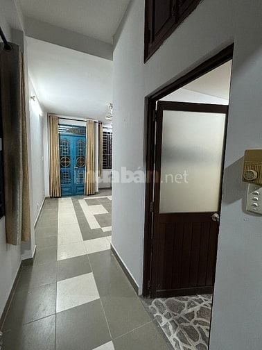 Bán tòa nhà căn hộ dịch vụ 16 phòng thang máy ngay góc ngã tư 