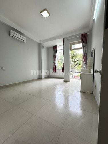 Bán tòa nhà căn hộ dịch vụ 16 phòng thang máy ngay góc ngã tư 