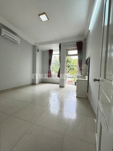 Bán tòa nhà căn hộ dịch vụ 16 phòng thang máy ngay góc ngã tư 