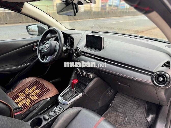 Mazda 2 2016  1.5 AT Sedan - 10000 km