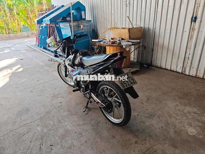 SUZUKI RAIDER 150