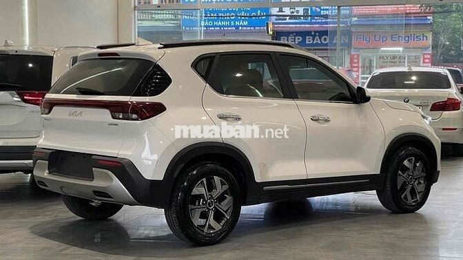 Kia Sonet 2023 Luxury 1.5 AT - 17000 km ***
