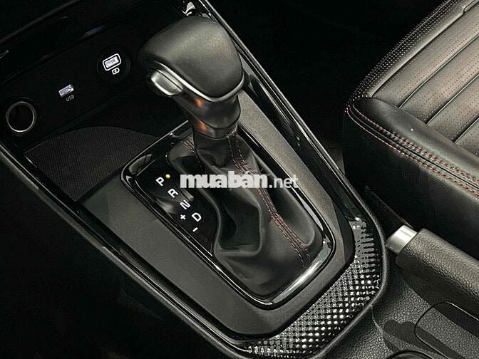 Kia Sonet 2023 Luxury 1.5 AT - 17000 km ***