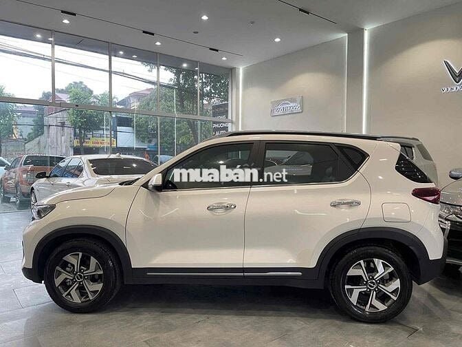 Kia Sonet 2023 Luxury 1.5 AT - 17000 km ***