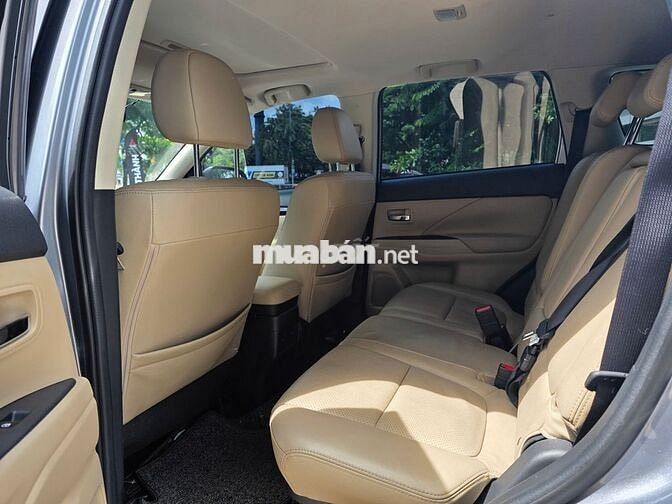 Mitsubishi Outlander 2018 CVT Premium Màu Xám