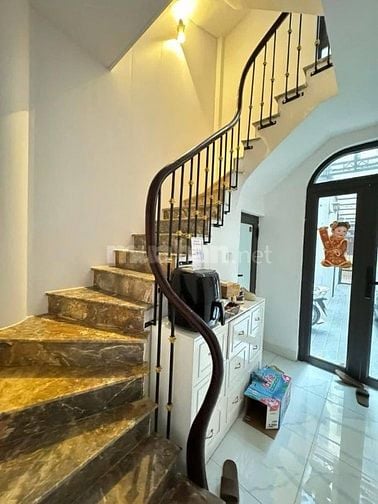 Nhà Đẹp Gần Phố, Giáp Bát, Hoàng Mai 19/25m, 6 tầng, giá 5.9 tỷ.