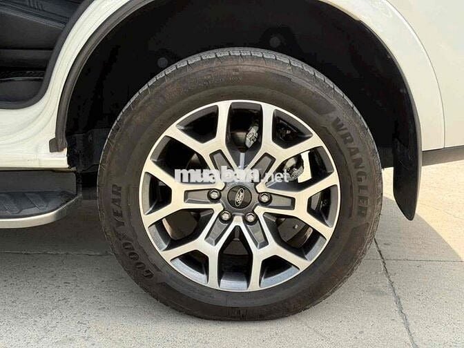 Ford Everest Titanium Plus 2.0L 4x4 AT Cực Chất