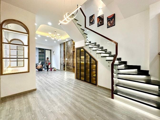 Nhà 4 Lầu DT:4,25x13m Cao cấp góc 3 mặt hẻm xe hơi Nguyễn Đình Chính