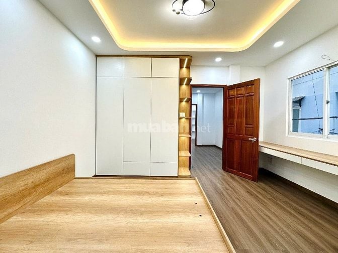 Nhà 4 Lầu DT:4,25x13m Cao cấp góc 3 mặt hẻm xe hơi Nguyễn Đình Chính