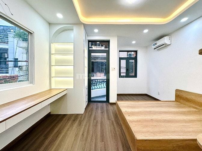 Nhà 4 Lầu DT:4,25x13m Cao cấp góc 3 mặt hẻm xe hơi Nguyễn Đình Chính
