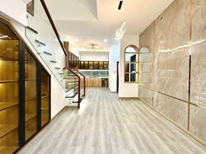 Nhà 4 Lầu DT:4,25x13m Cao cấp góc 3 mặt hẻm xe hơi Nguyễn Đình Chính