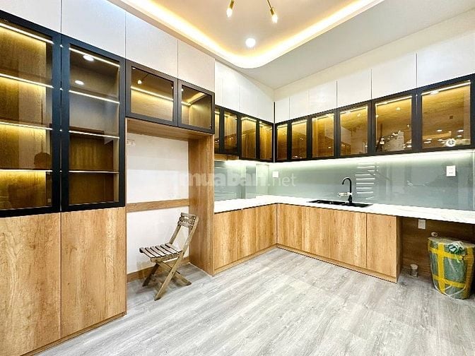 Nhà 4 Lầu DT:4,25x13m Cao cấp góc 3 mặt hẻm xe hơi Nguyễn Đình Chính