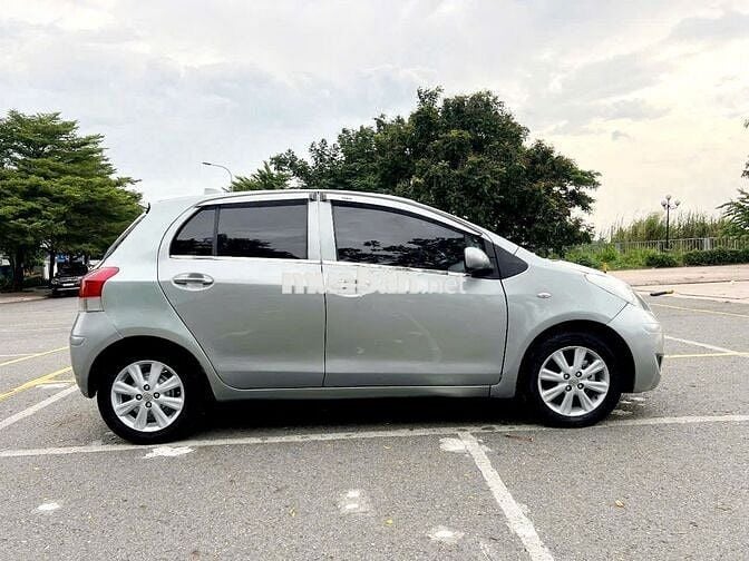 Toyota Yaris 2009 1.3 AT - Ghi bạc đẹp