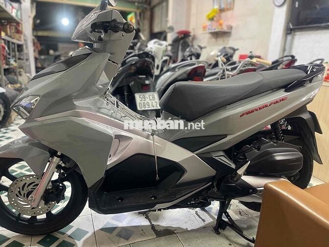 cửa hàng cần bán
