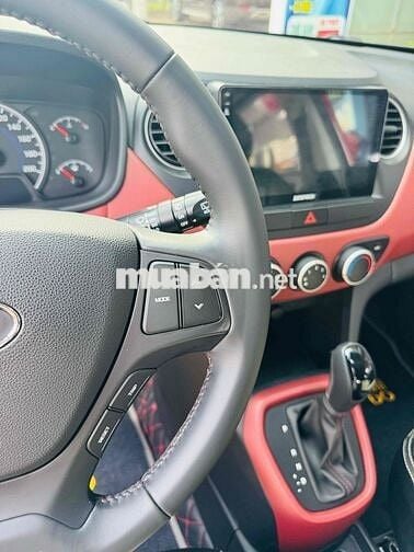 Huyndai i10 Hatchback AT 2018 (Xe Rất Mới)