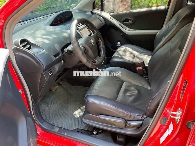 Toyota Yaris 2013 RS 1.5 AT - 20000 km