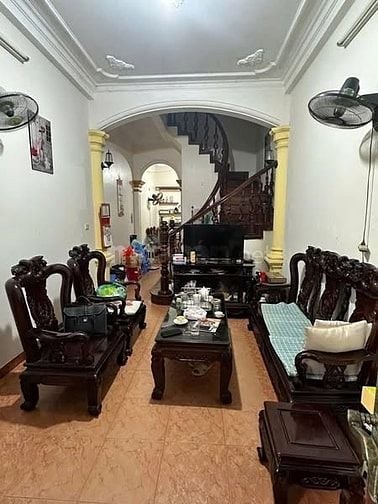 Nguyễn Văn Huyên -gần CV Nghĩa đô -ÔTÔ ĐỖ CỬA -3 THOÁNG - 41m2 x 4 Ngủ