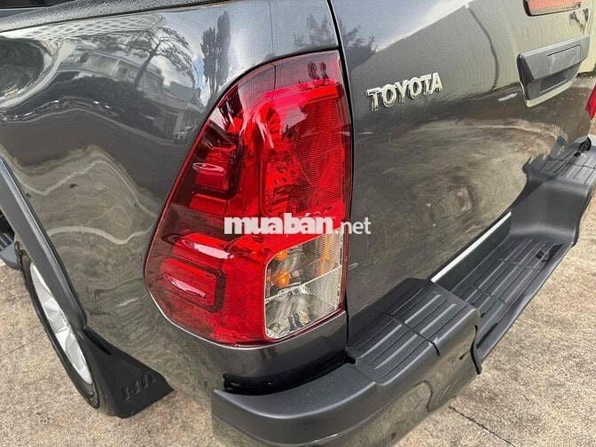 Toyota Hilux 2015 2.5E 4x2 MT - 100000 km