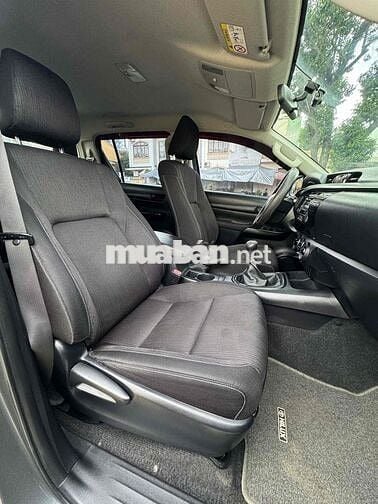 Toyota Hilux 2015 2.5E 4x2 MT - 100000 km