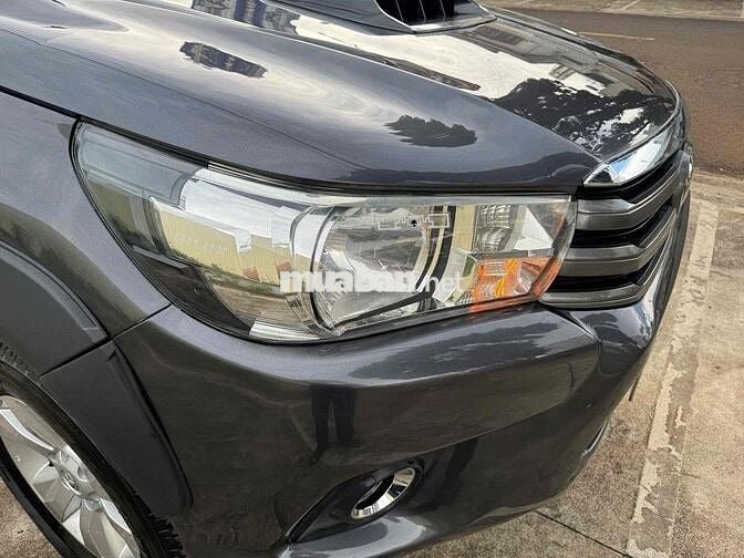 Toyota Hilux 2015 2.5E 4x2 MT - 100000 km