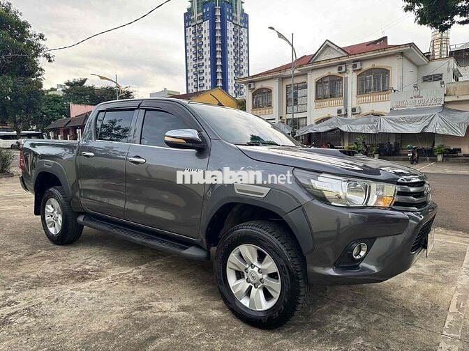 Toyota Hilux 2015 2.5E 4x2 MT - 100000 km