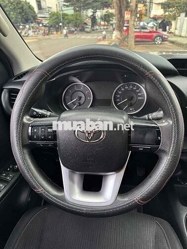Toyota Hilux 2015 2.5E 4x2 MT - 100000 km