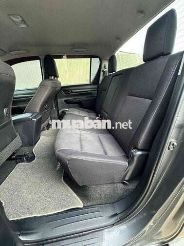 Toyota Hilux 2015 2.5E 4x2 MT - 100000 km
